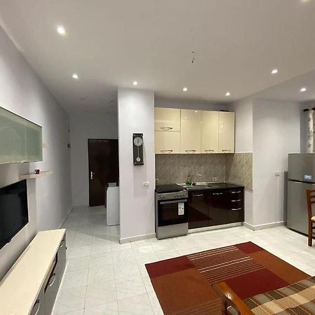E&B Cosy Apartment Tirana Bagian luar foto