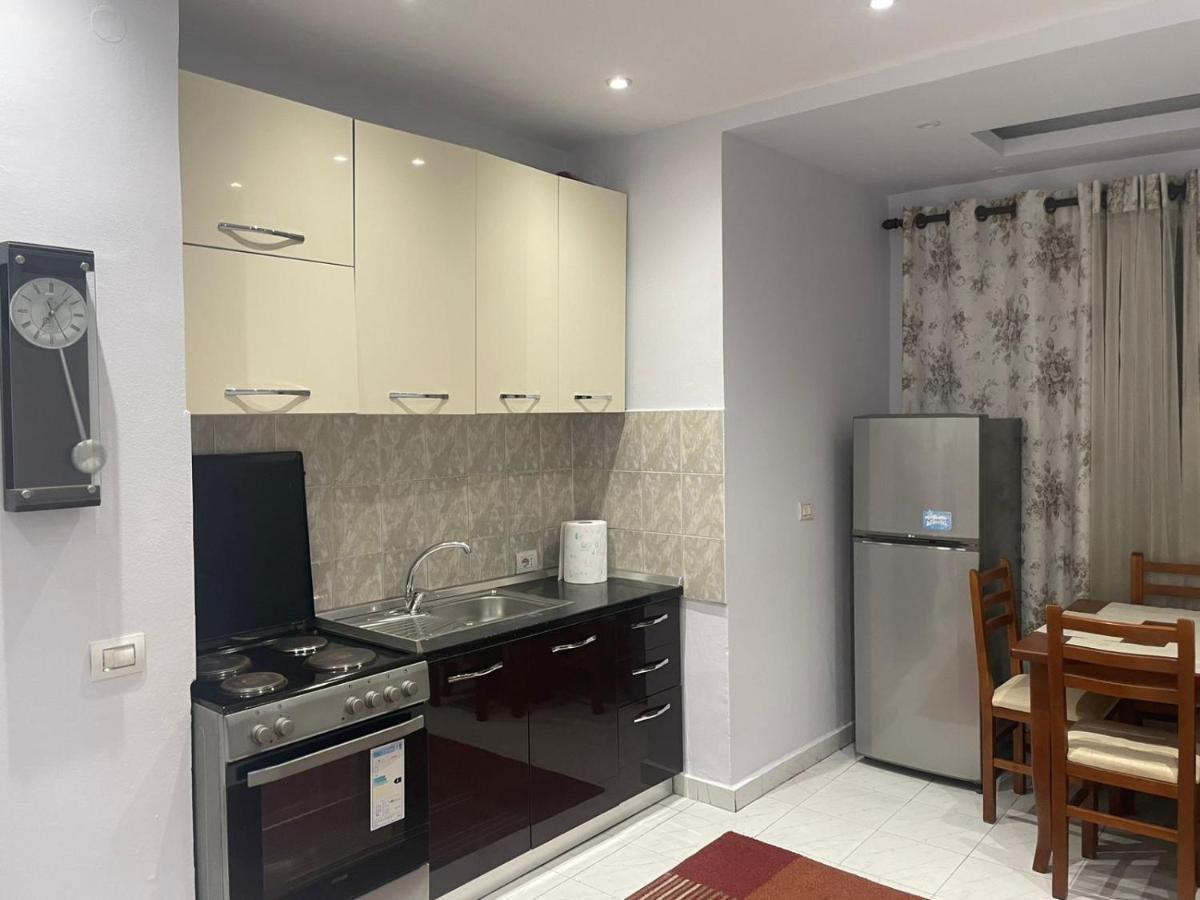 E&B Cosy Apartment Tirana Bagian luar foto