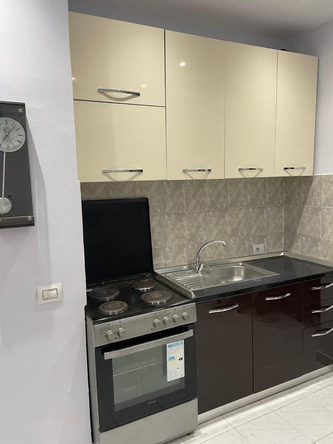 E&B Cosy Apartment Tirana Bagian luar foto