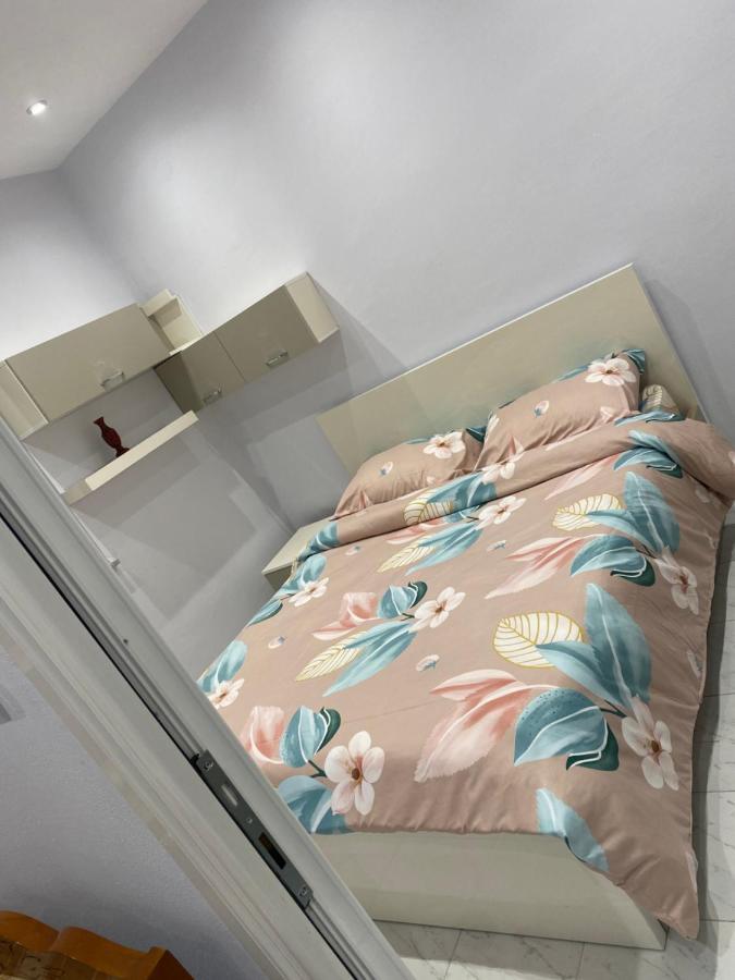 E&B Cosy Apartment Tirana Bagian luar foto
