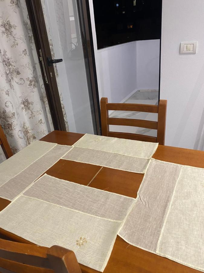 E&B Cosy Apartment Tirana Bagian luar foto