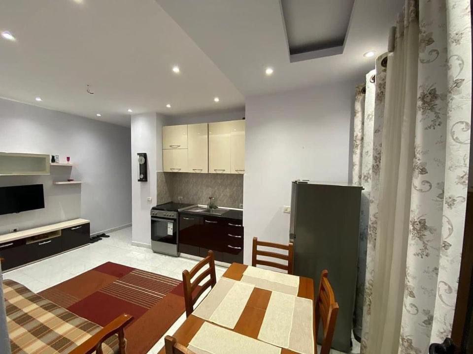 E&B Cosy Apartment Tirana Bagian luar foto