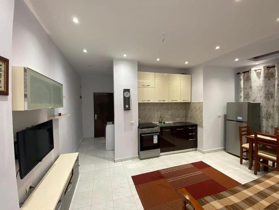 E&B Cosy Apartment Tirana Bagian luar foto