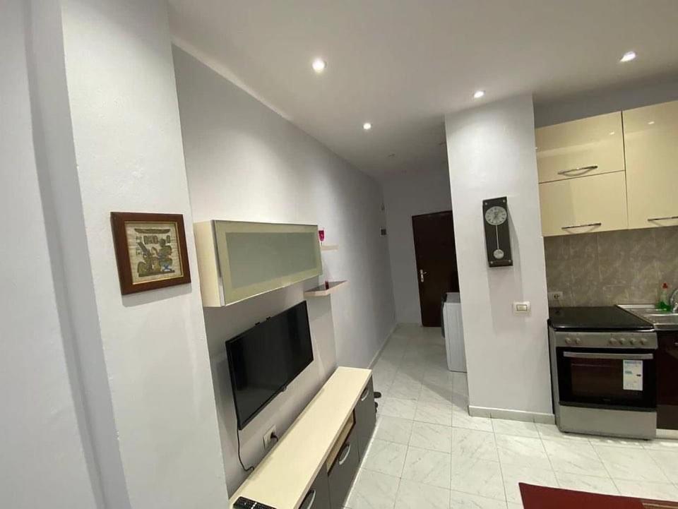 E&B Cosy Apartment Tirana Bagian luar foto