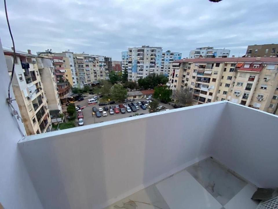 E&B Cosy Apartment Tirana Bagian luar foto