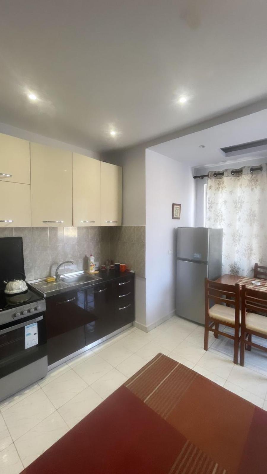 E&B Cosy Apartment Tirana Bagian luar foto