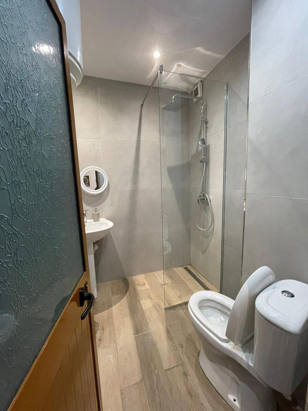 E&B Cosy Apartment Tirana Bagian luar foto